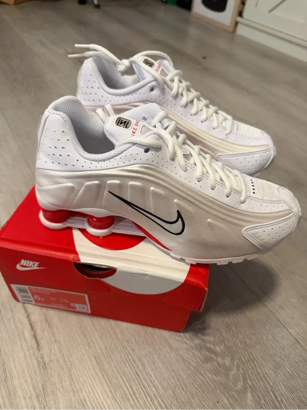 Nike shox youth 6 fits a woman 7